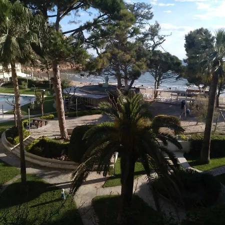 Baje A La Playa En Ascensor Salou